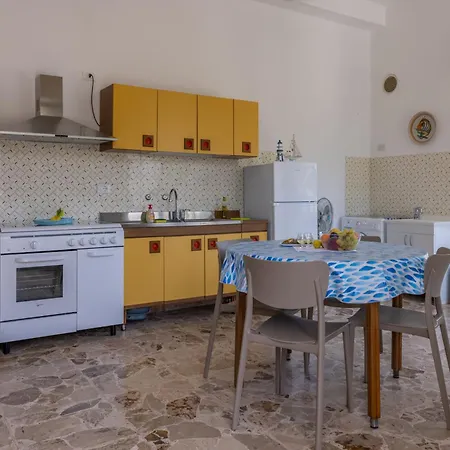 Casa Liliana Gialla بيت للعطل Cava dʼAliga