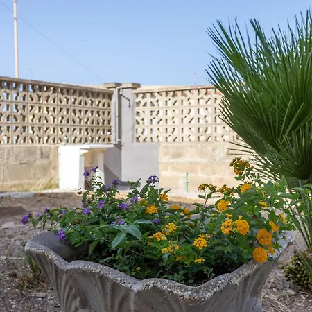 Casa Liliana Gialla بيت للعطل Cava dʼAliga