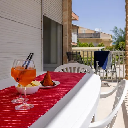 Holiday home Casa Liliana Gialla Cava d'Aliga